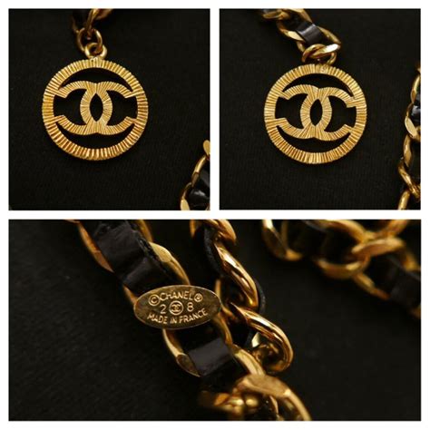 Coco Chanel Kette Vergoldet – 75 im Angebot bei 1stDibs